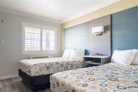 solaire inn & suites